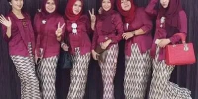 25 Model Seragam Pernikahan Modern yang Akan Membuat Hari Bahagia Anda Semakin Indah